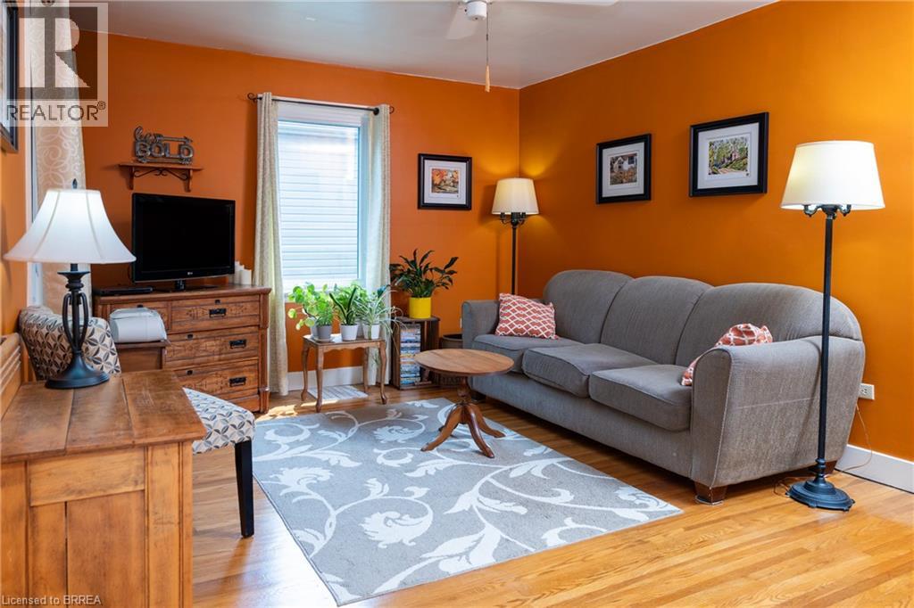260 ROBINSON Street - Image 9