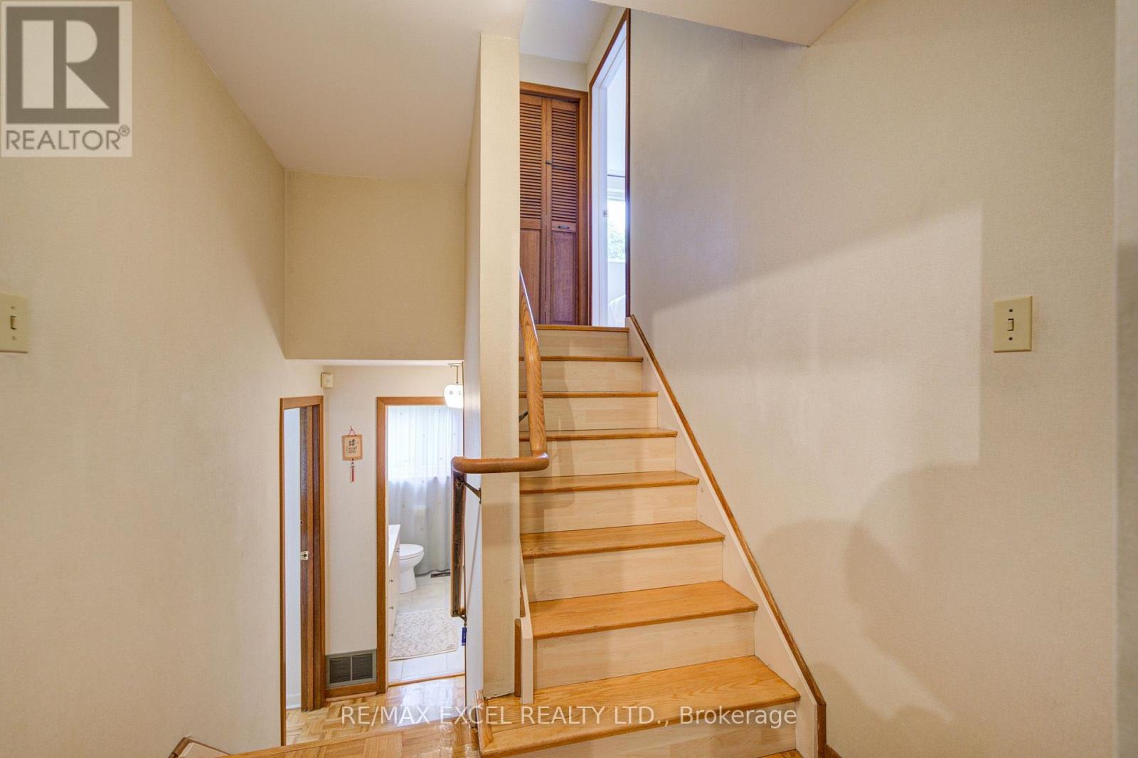 81 AMANDA DRIVE - 13