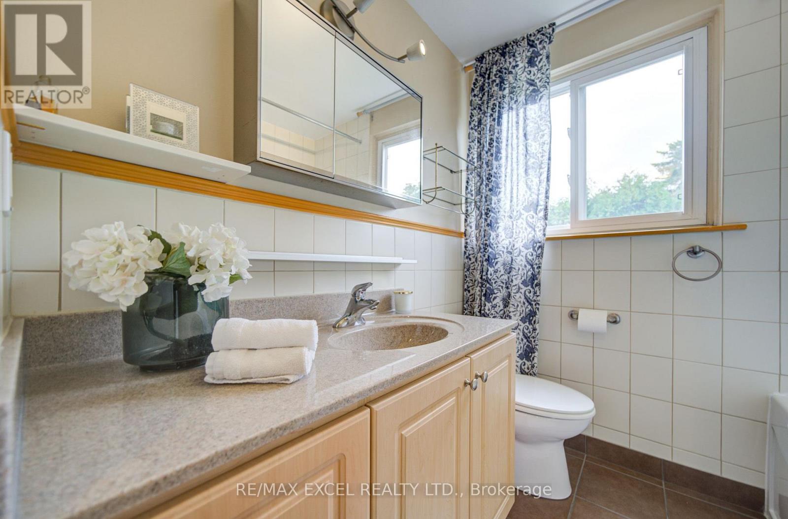 81 AMANDA DRIVE - 24