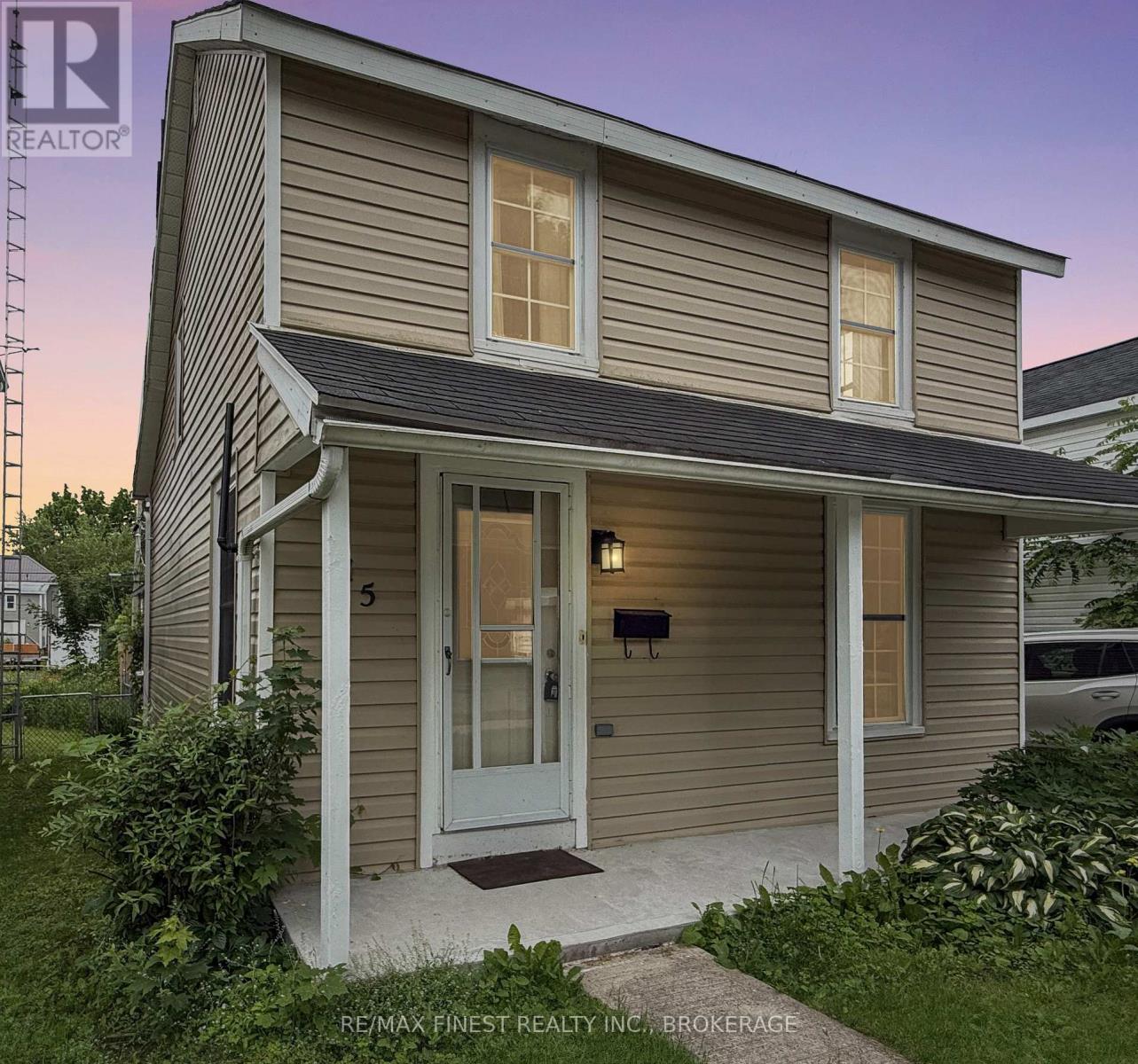 215 BROCK STREET - 1