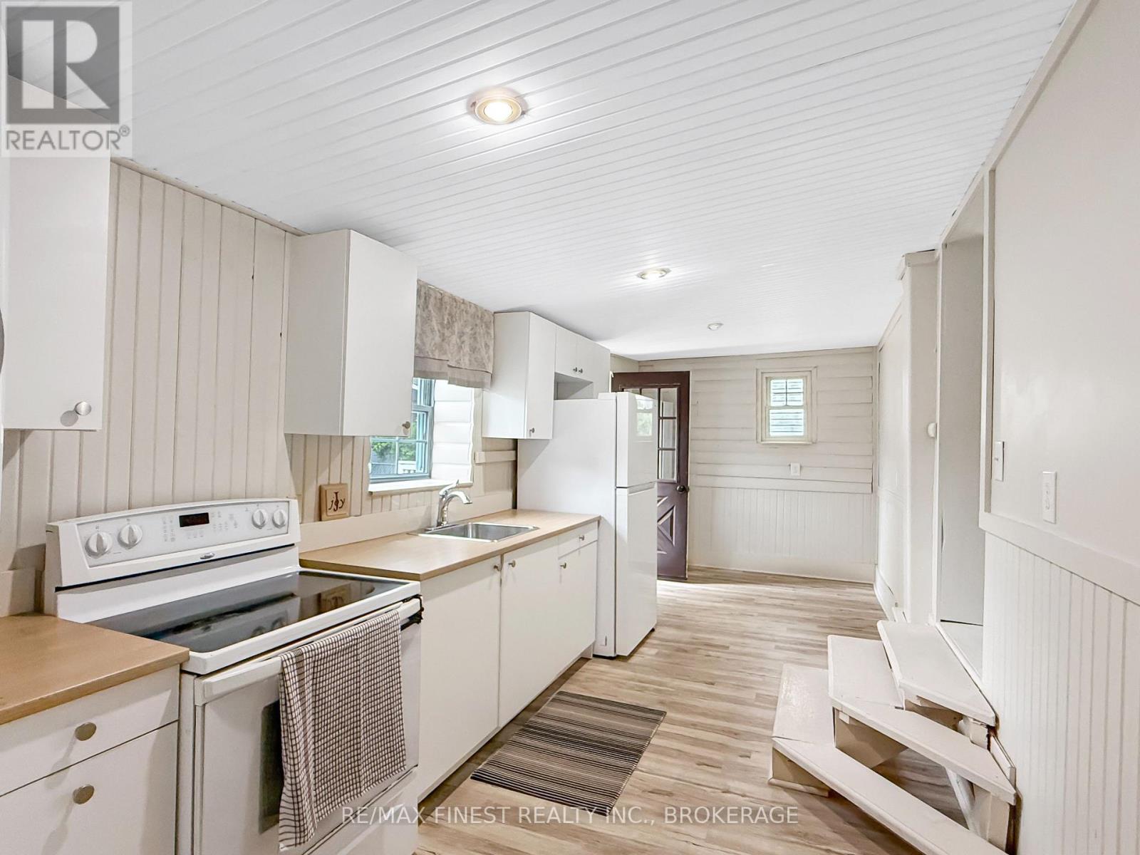 215 BROCK STREET - 10
