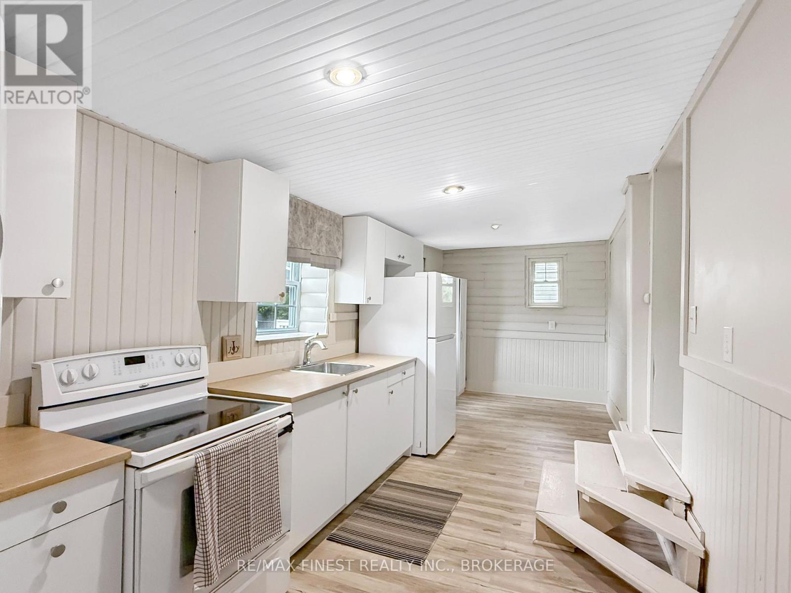 215 BROCK STREET - 11