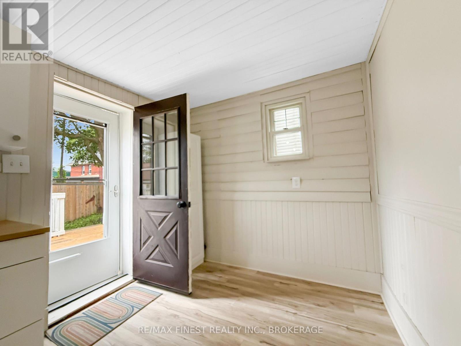 215 BROCK STREET - 13
