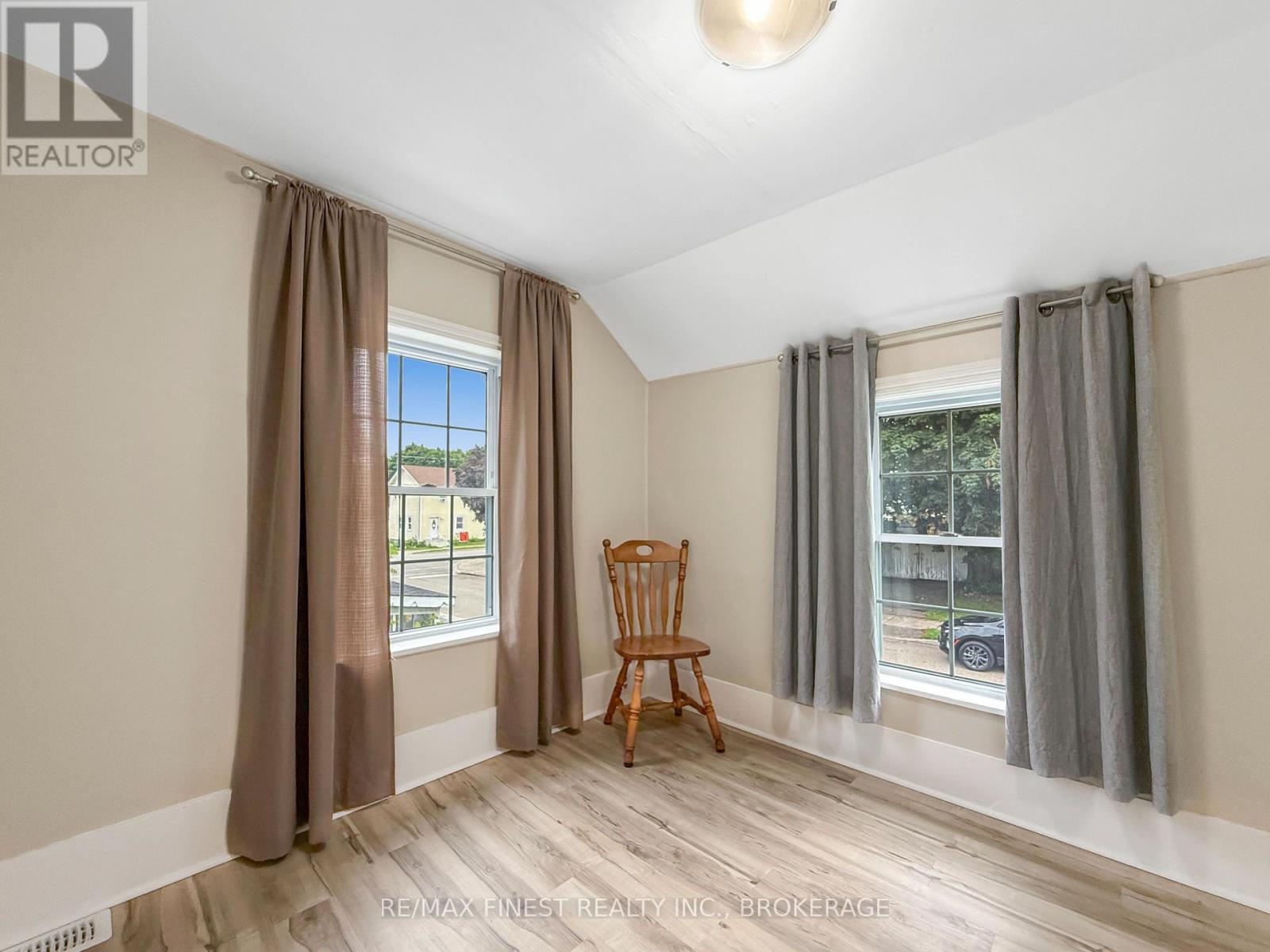 215 BROCK STREET - 23