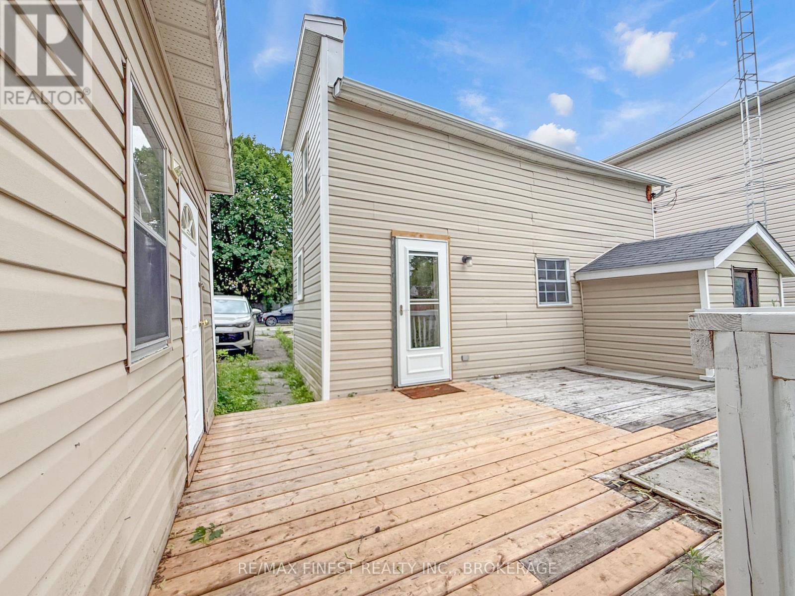 215 BROCK STREET - 28