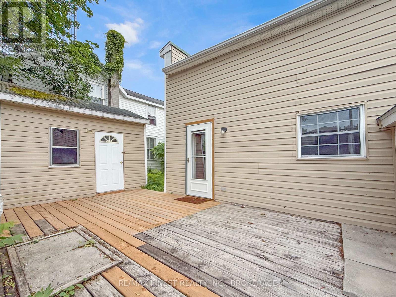 215 BROCK STREET - 29