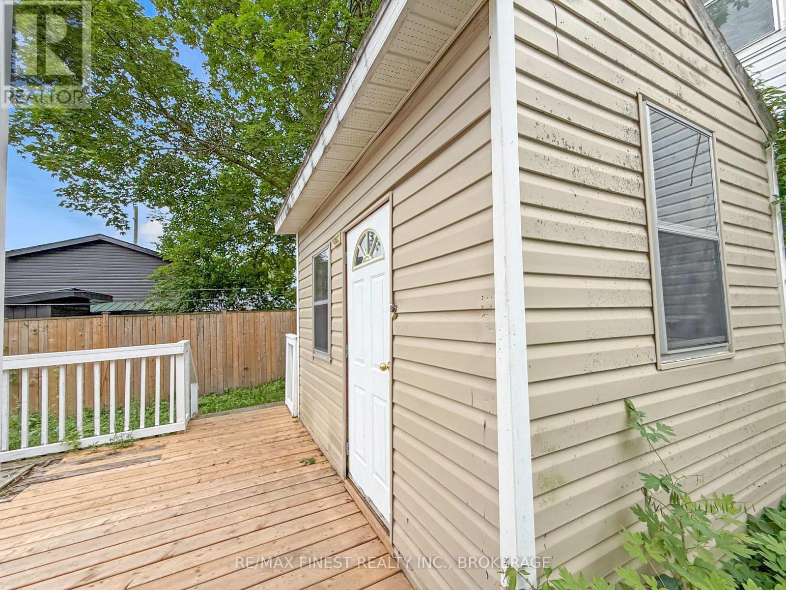 215 BROCK STREET - 35