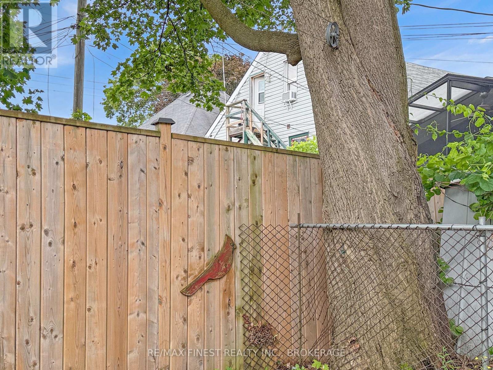 215 BROCK STREET - 38