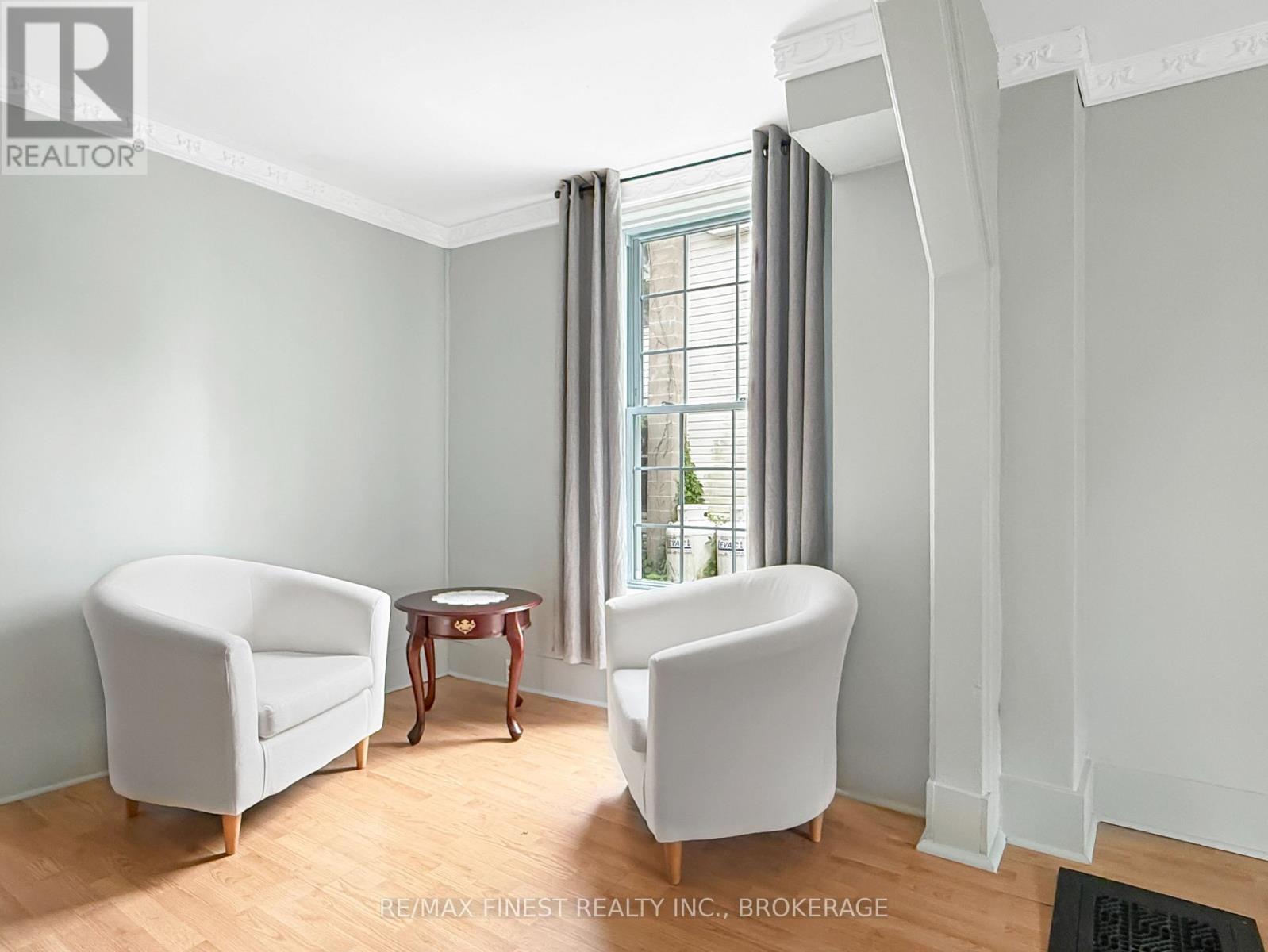 215 BROCK STREET - 4