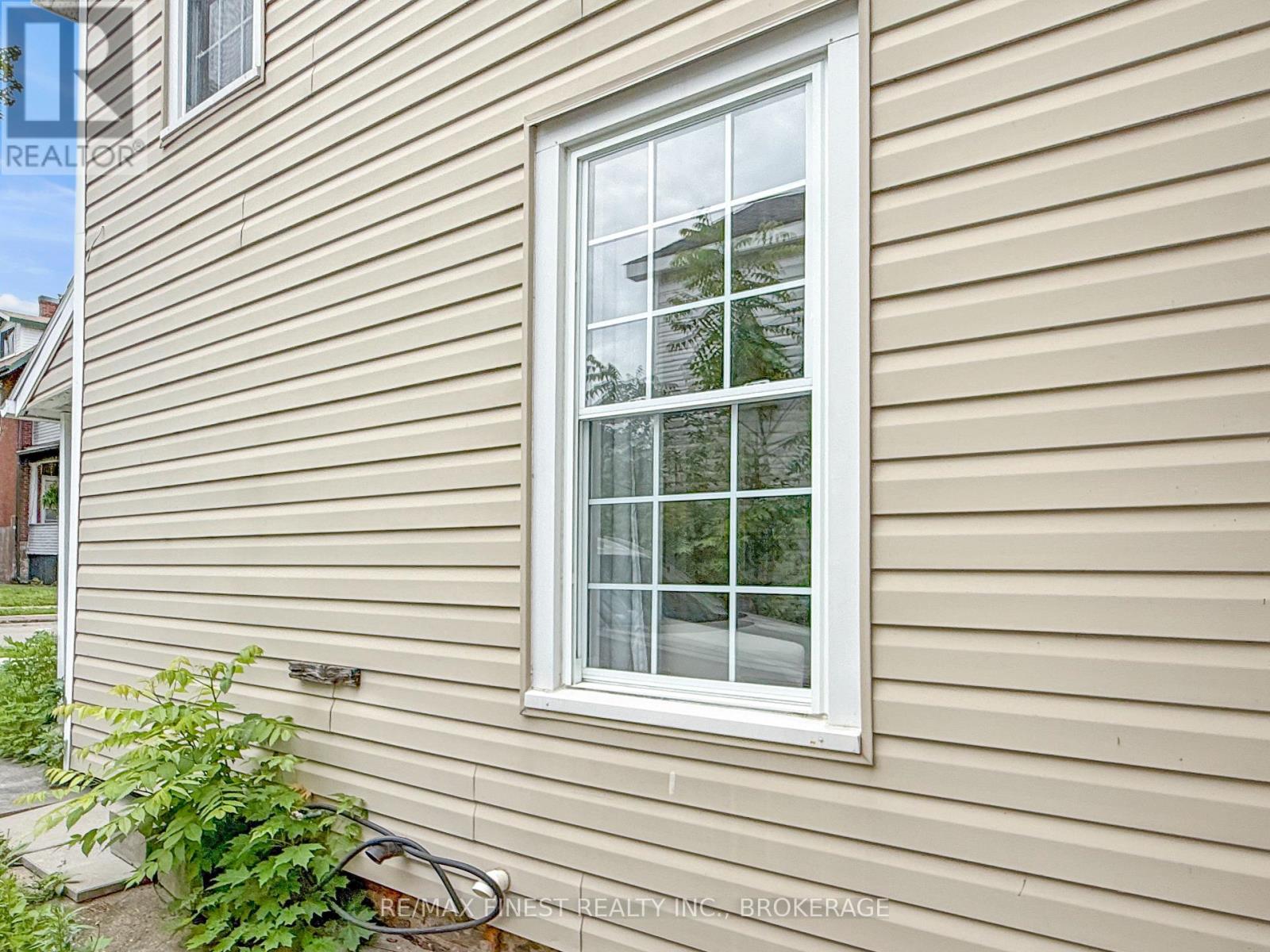215 BROCK STREET - 40