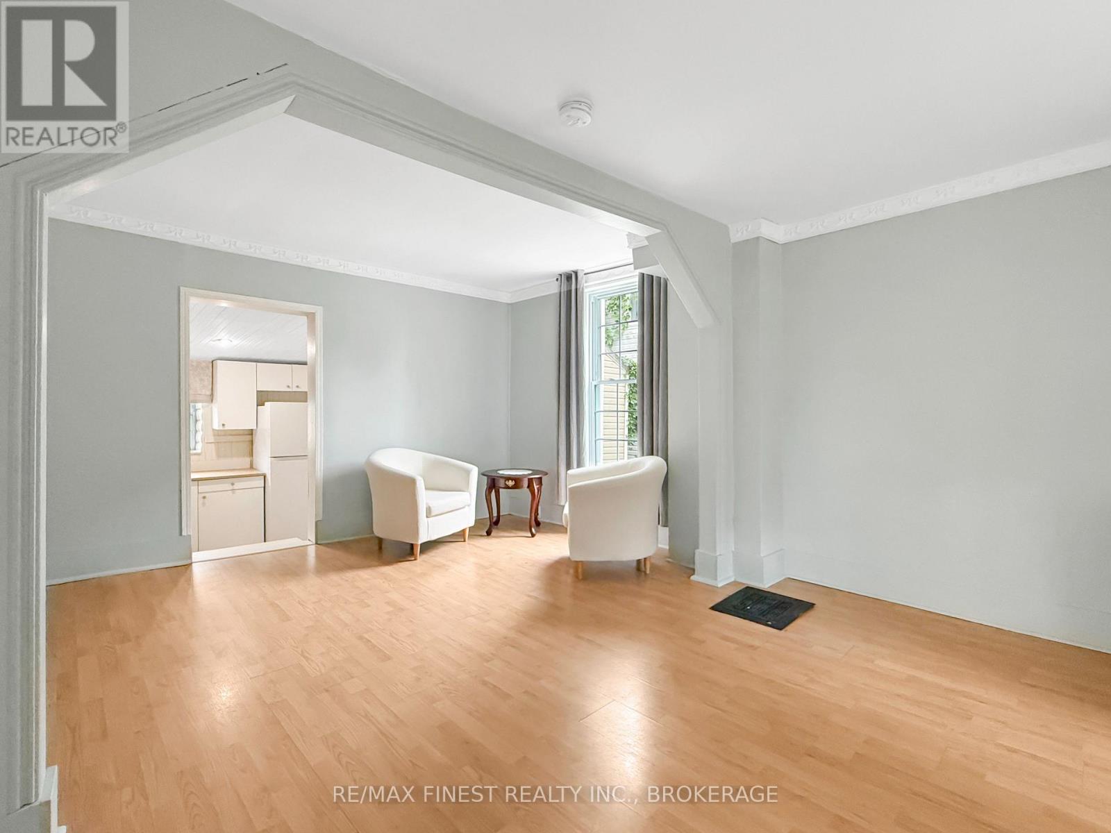 215 BROCK STREET - 5