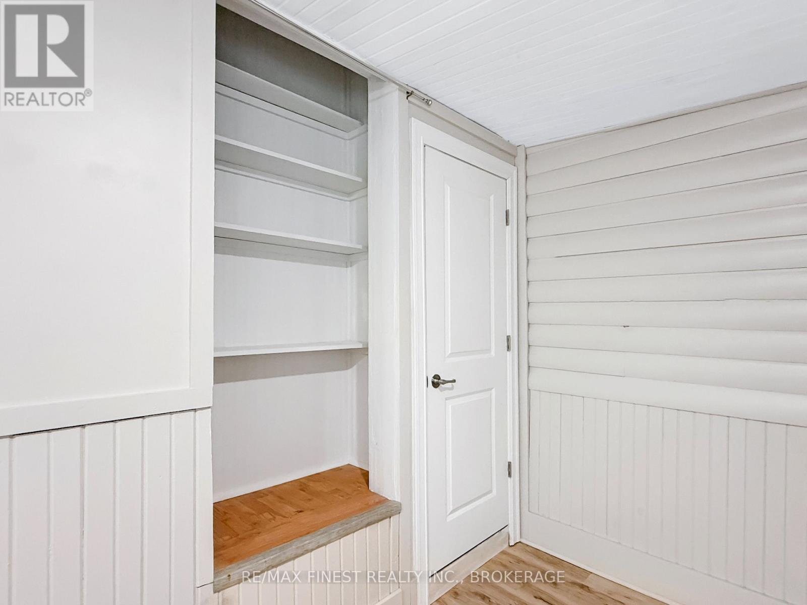 215 BROCK STREET - 9