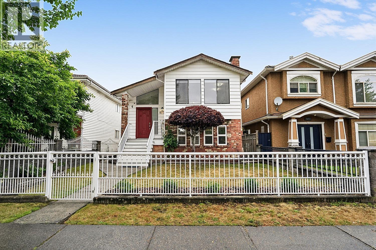 817 E 51 AVENUE