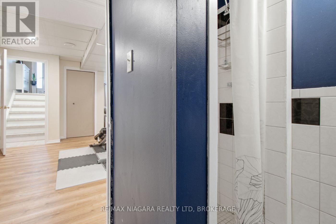 36 HEMLOCK STREET - 11