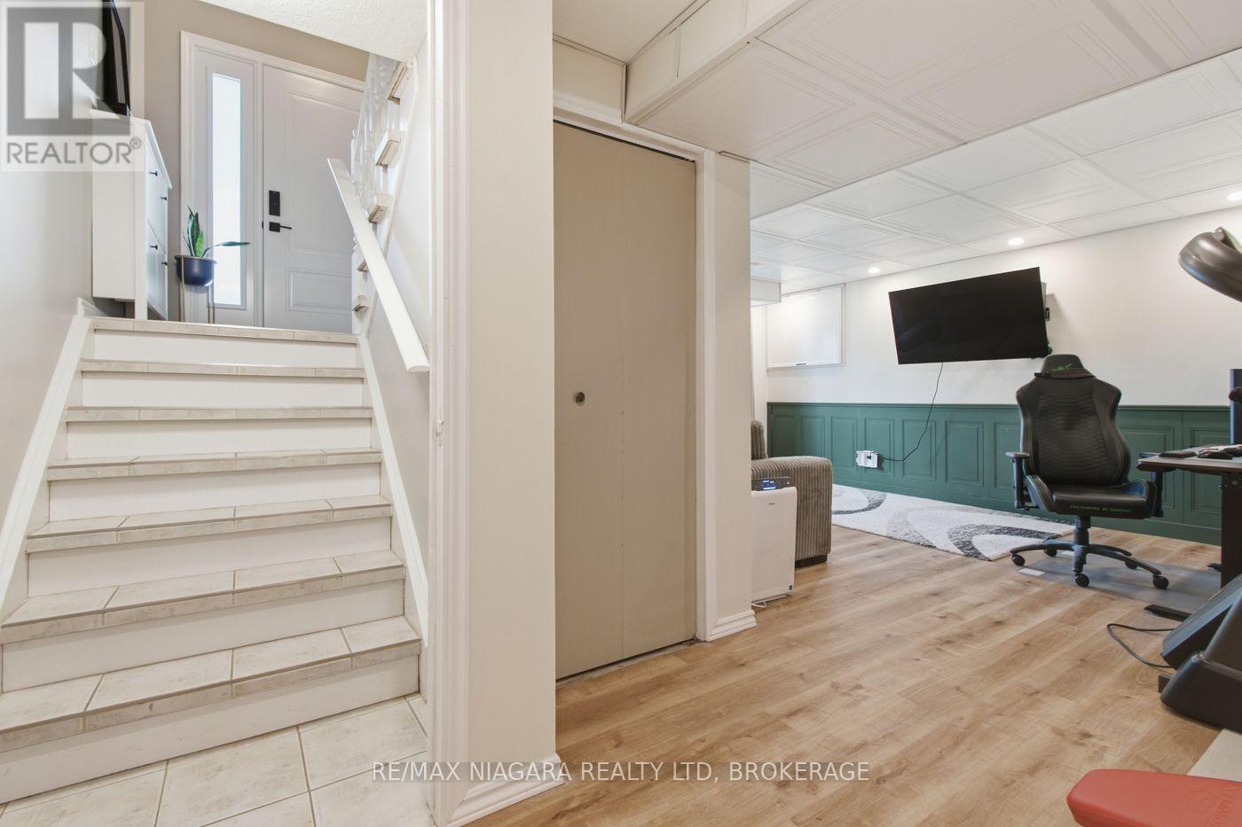 36 HEMLOCK STREET - 13