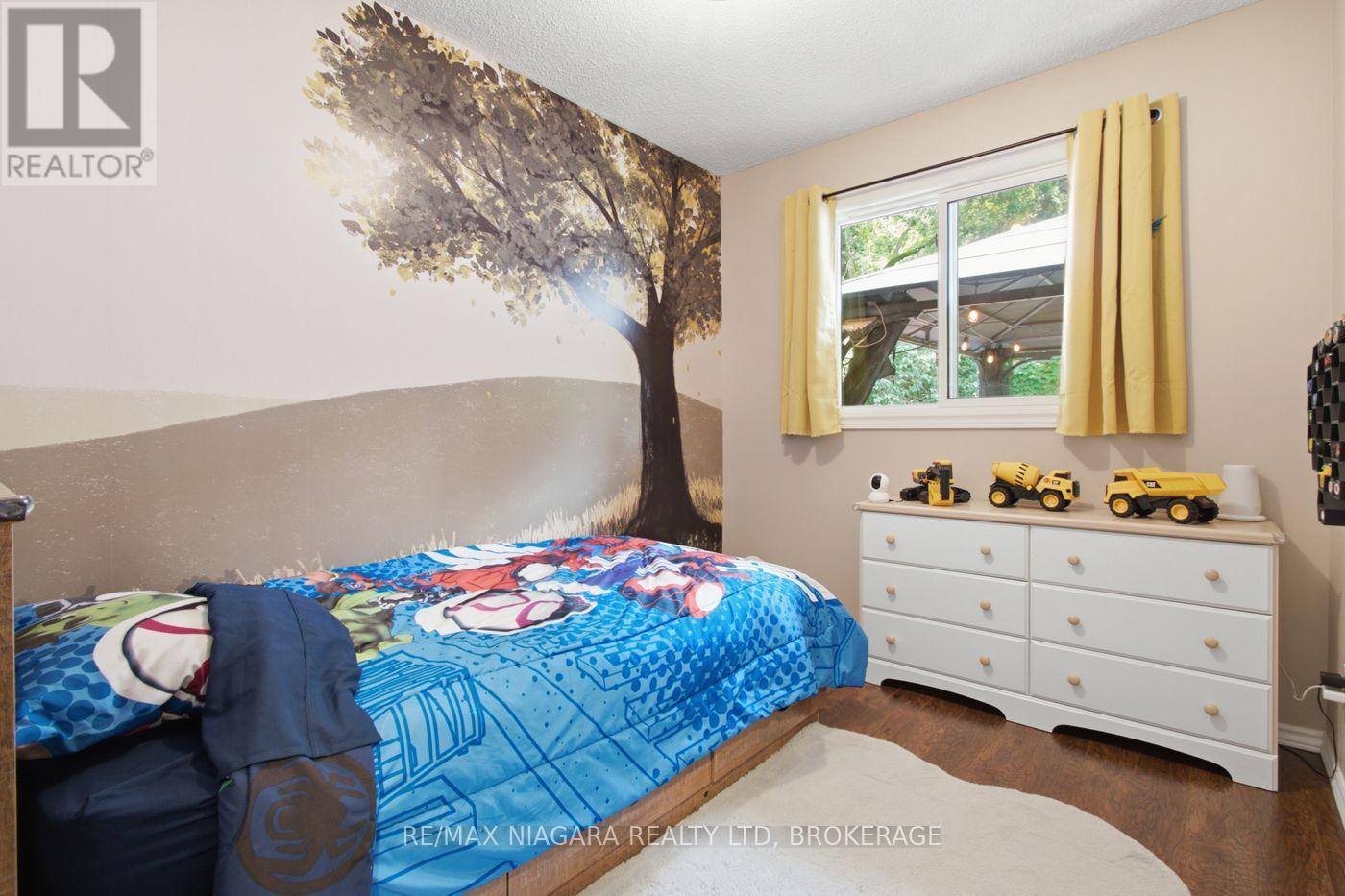 36 HEMLOCK STREET - 32