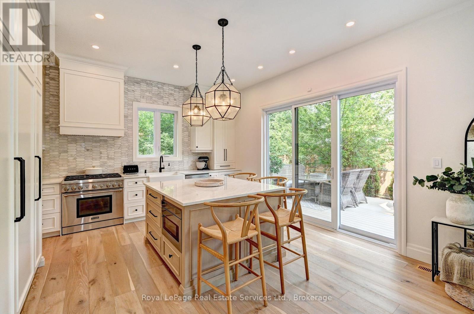#8 450 BRIDGEPORT ROAD - Image 15