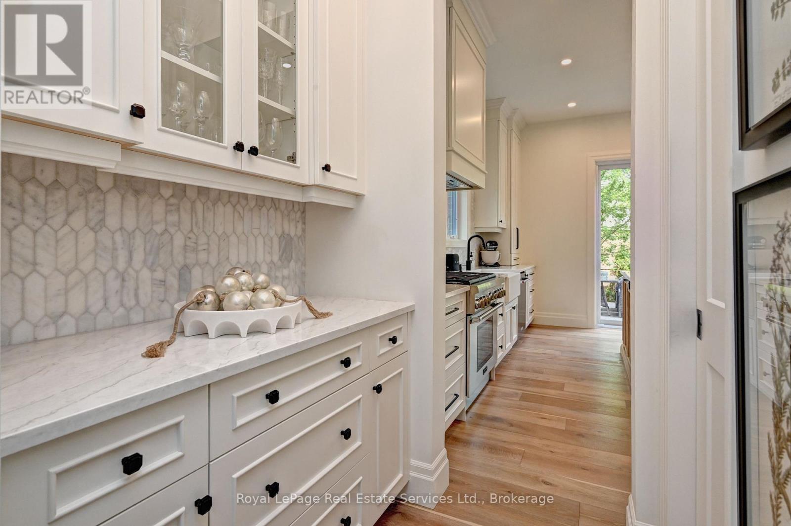 #8 450 BRIDGEPORT ROAD - Image 20