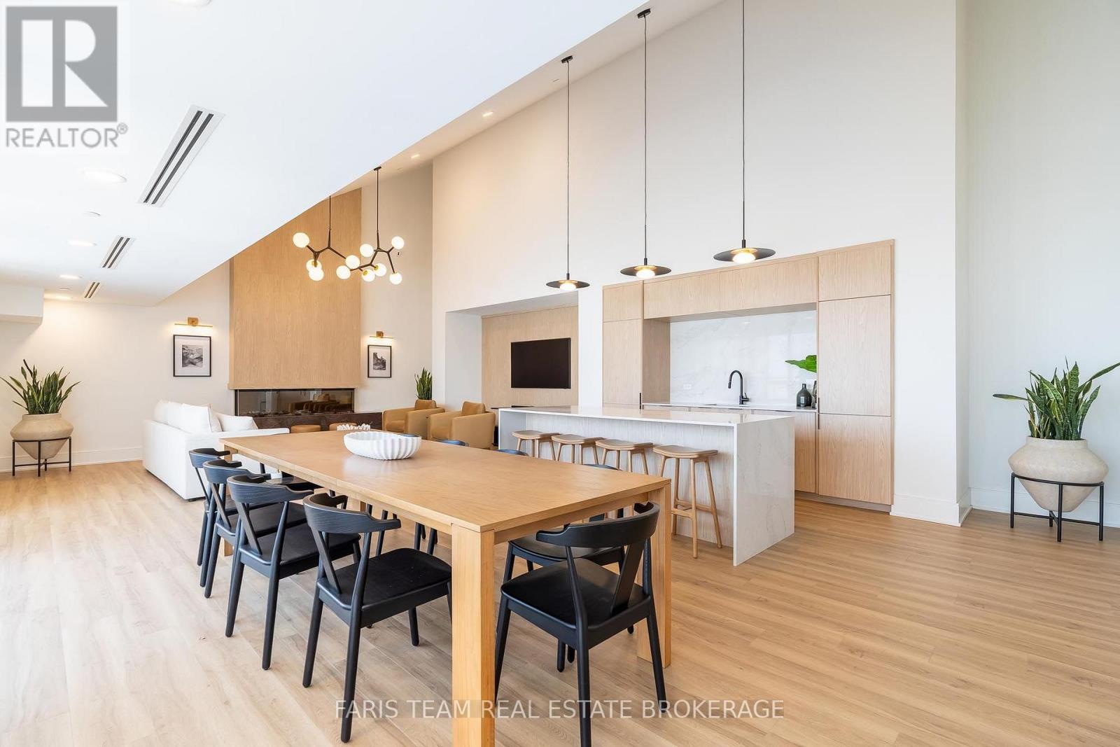 #611 31 HURON STREET - Image 29