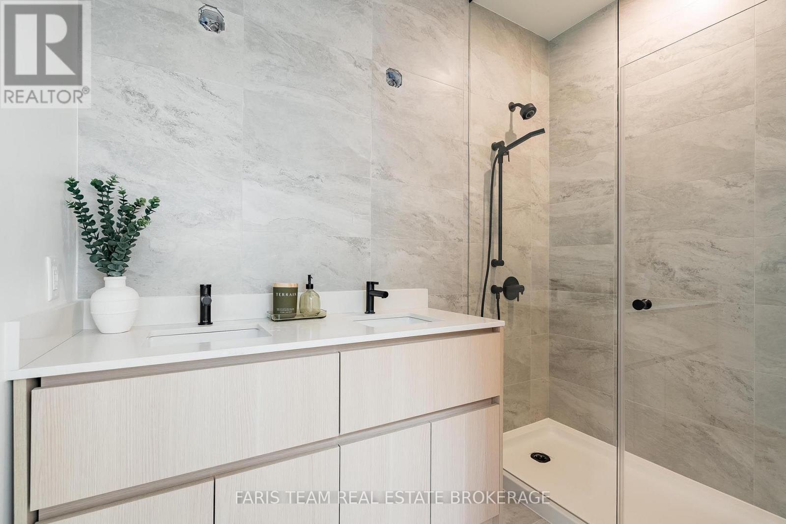 #611 31 HURON STREET - 28