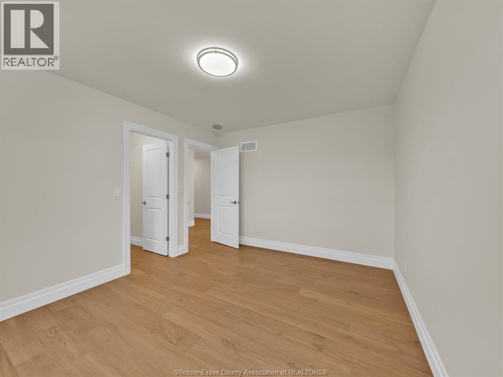 569 HOLBURN - 44