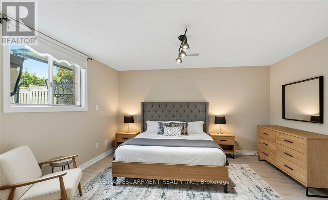 5 MANOR CRESCENT - Image 30