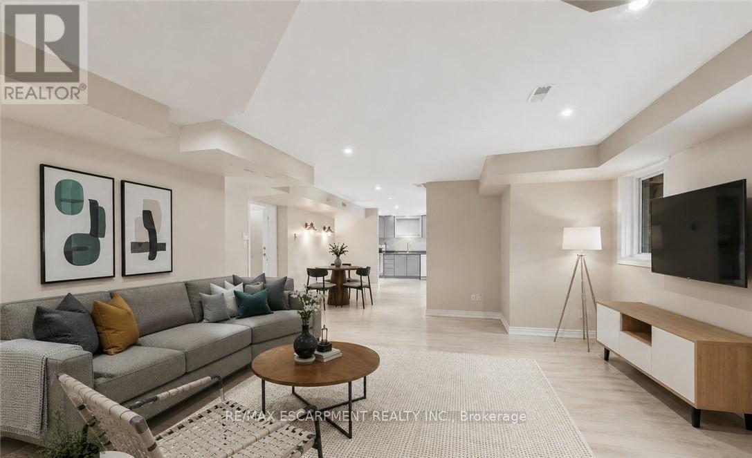 5 MANOR CRESCENT - 28