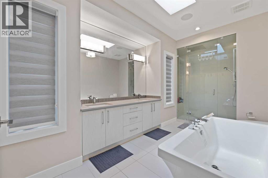 2807 36 Street SW - 21