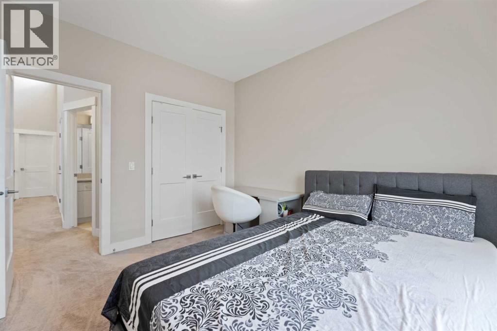 2807 36 Street SW - 23