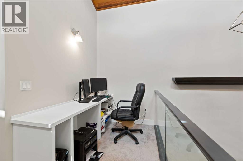 2807 36 Street SW - 26