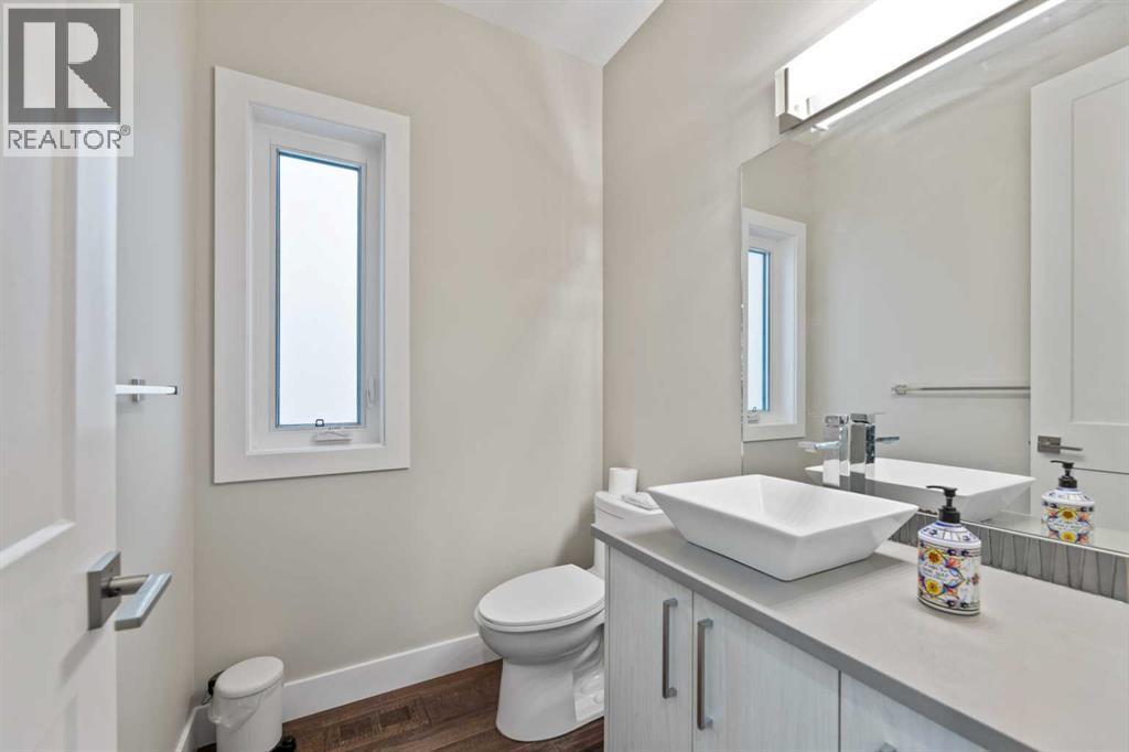 2807 36 Street SW - 4