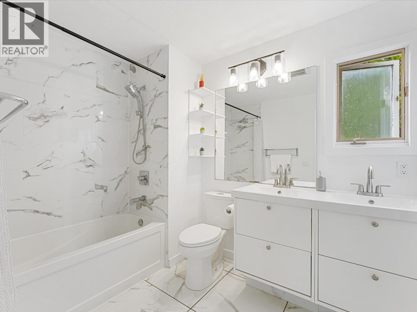  1428 Green Bay Road, West Kelowna