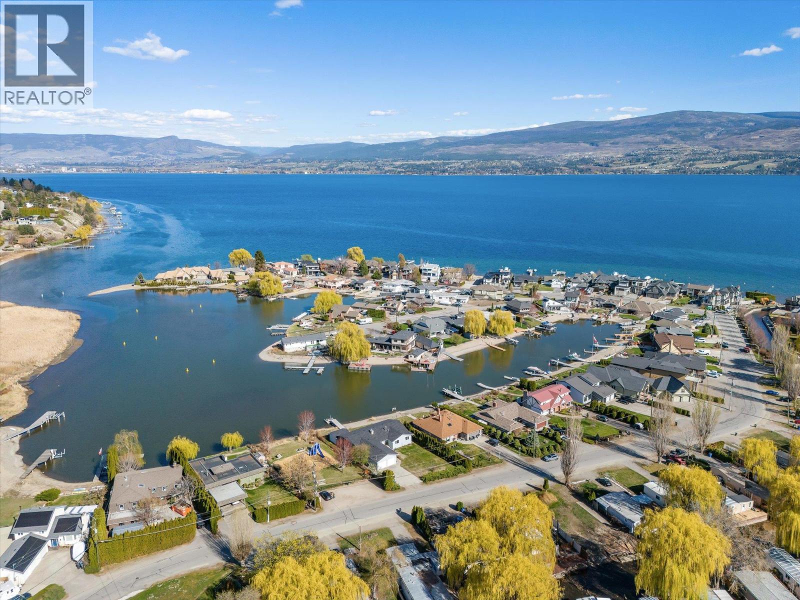  1428 Green Bay Road, West Kelowna