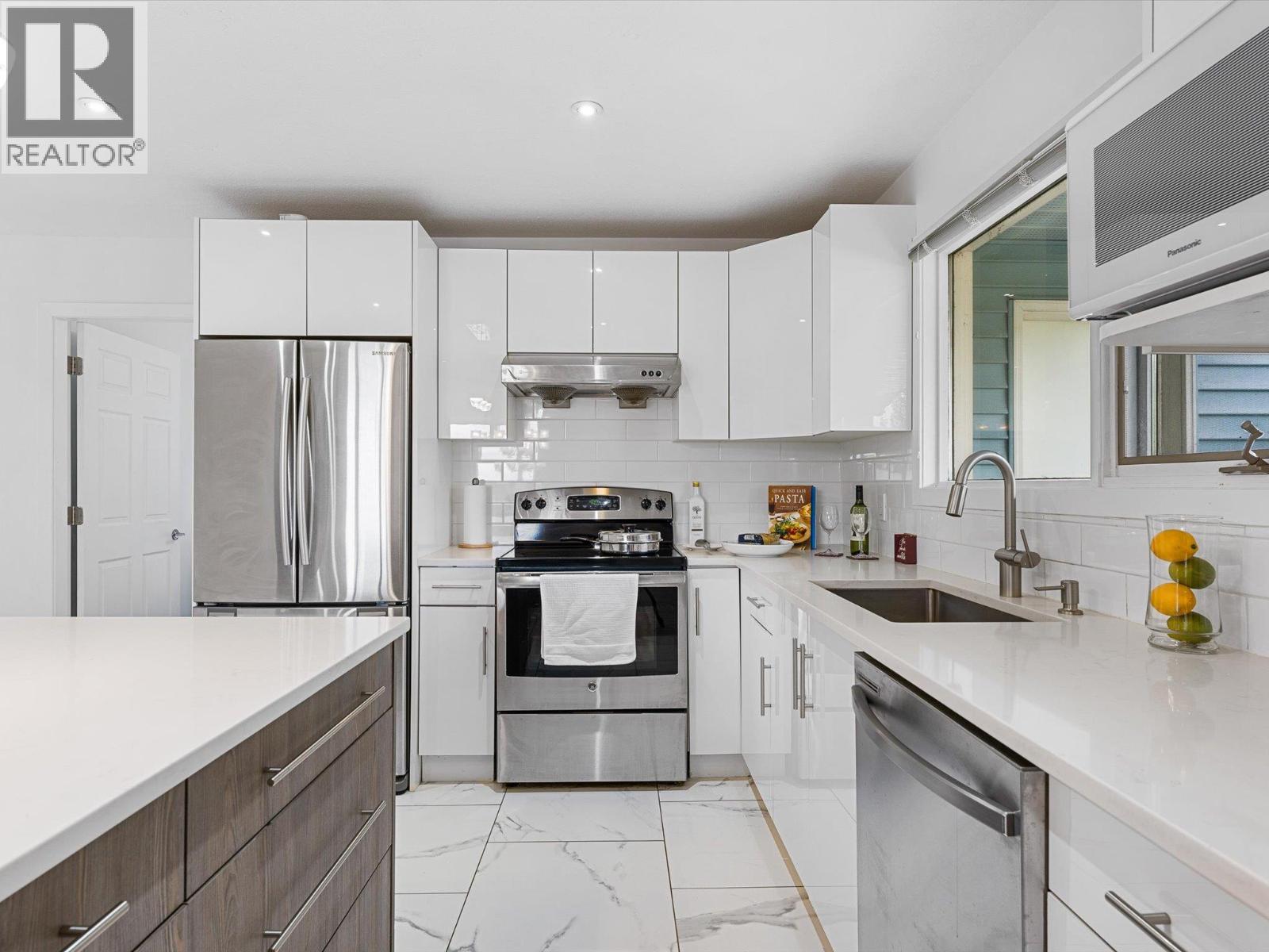  1428 Green Bay Road, West Kelowna