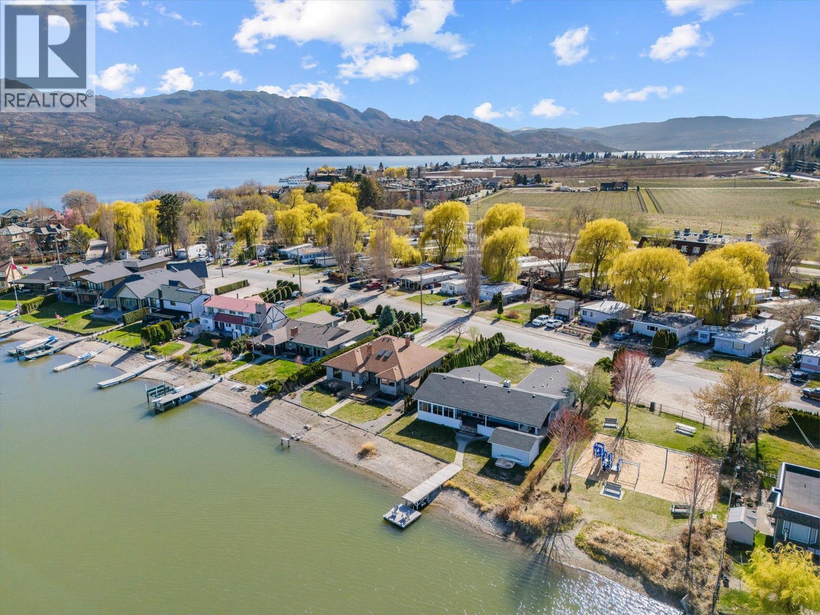  1428 Green Bay Road, West Kelowna