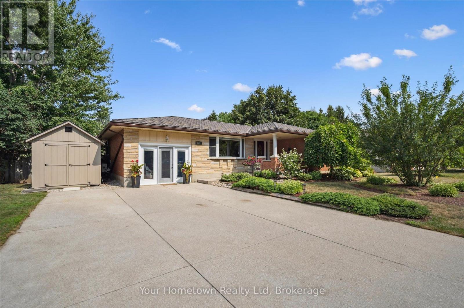 220 COLBORNE STREET - 3