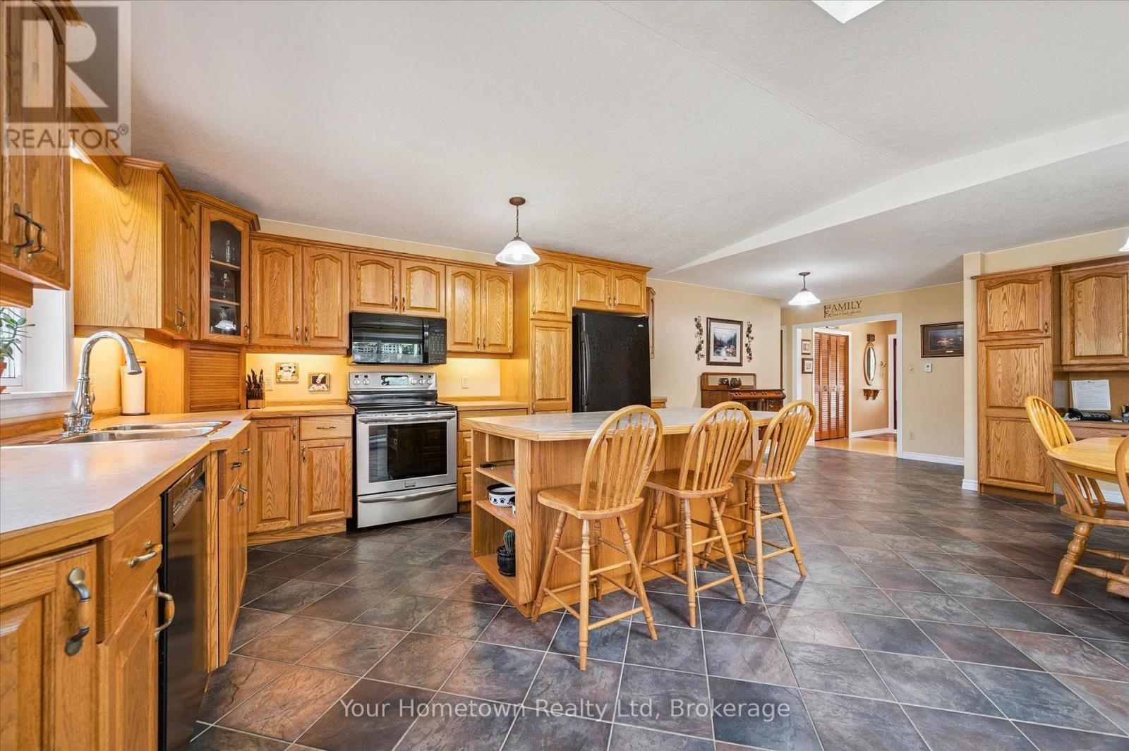 220 COLBORNE STREET - 8