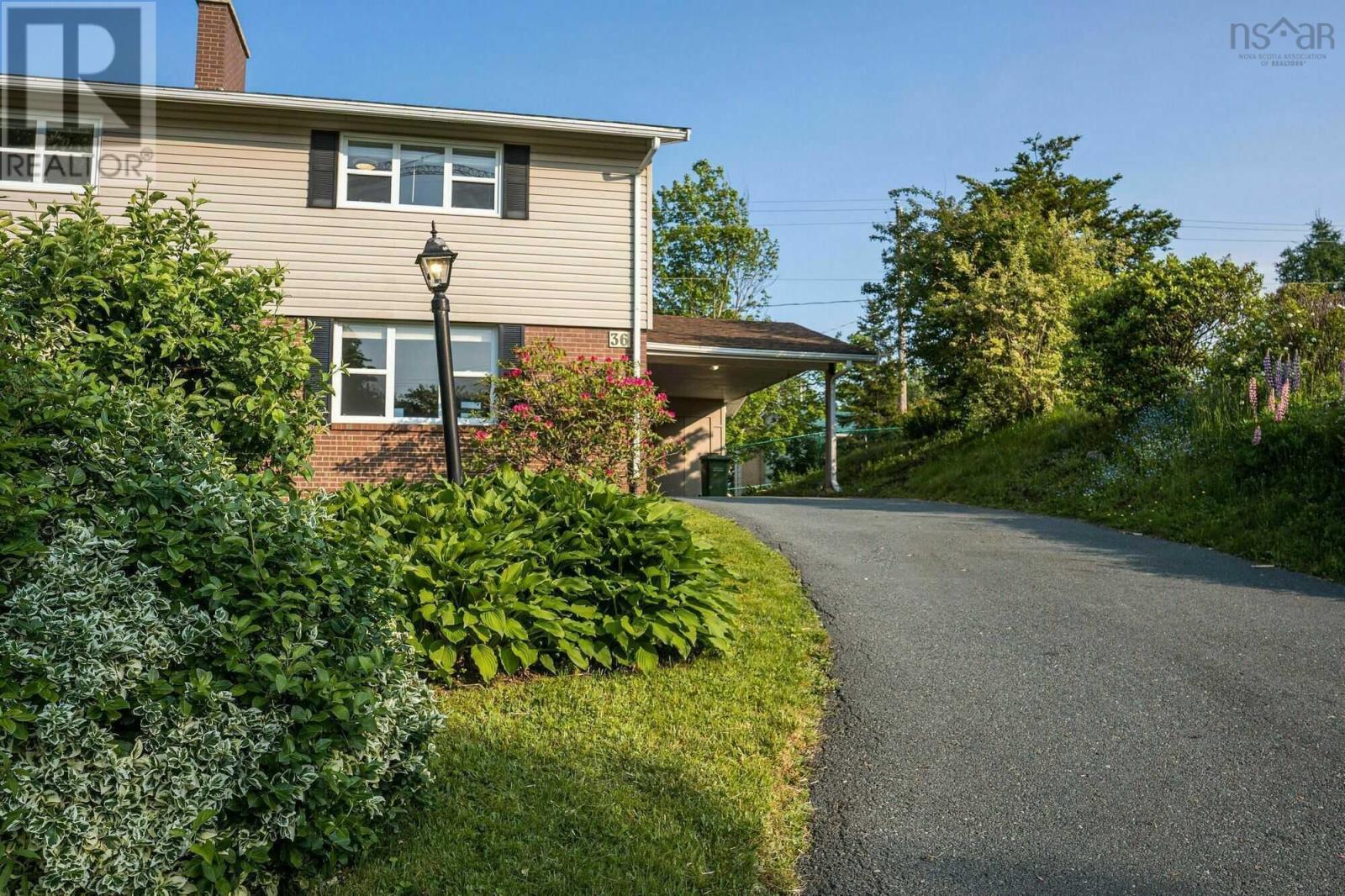 36 Simcoe Place