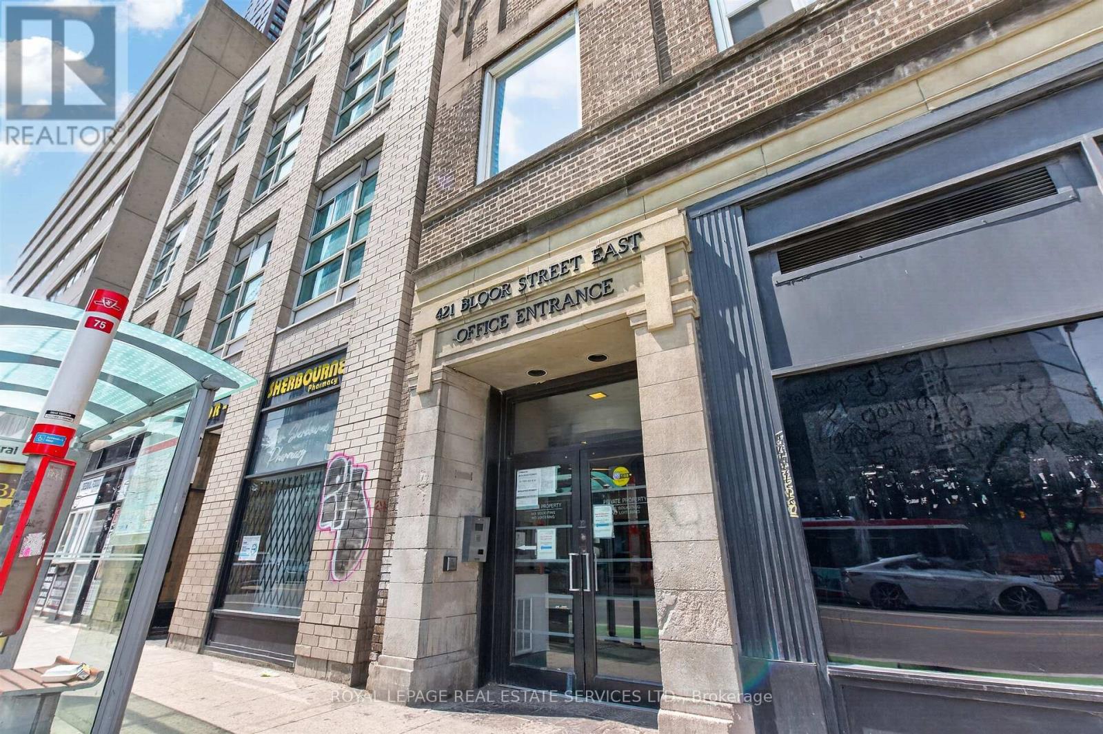 207/208 - 421 BLOOR STREET E
