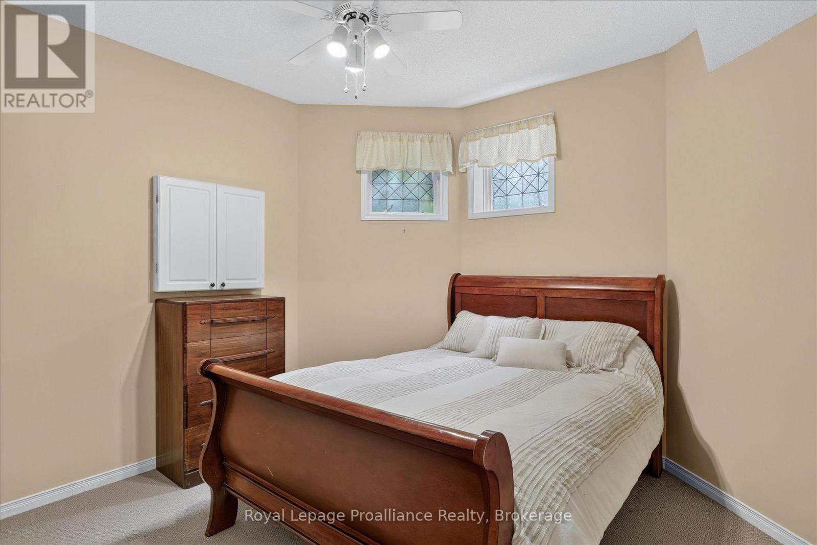 1423 GLENFOREST CRESCENT - 38