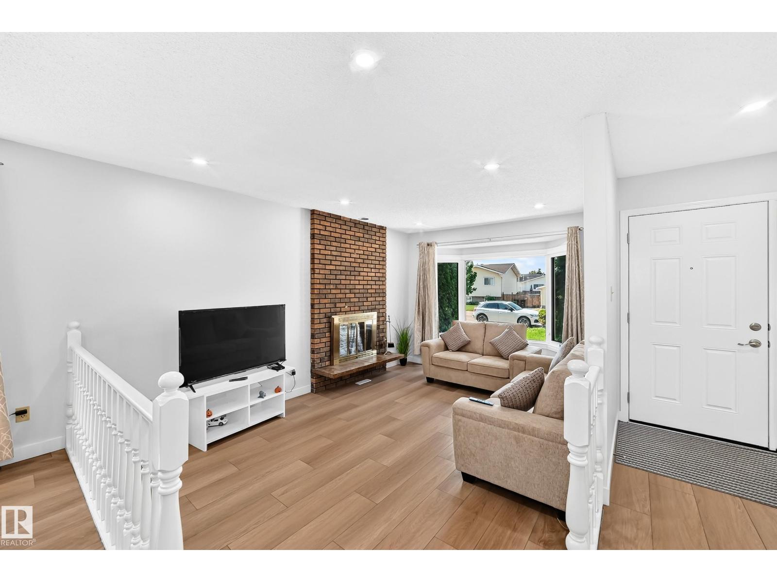 6208 11 Ave NW NW - 16