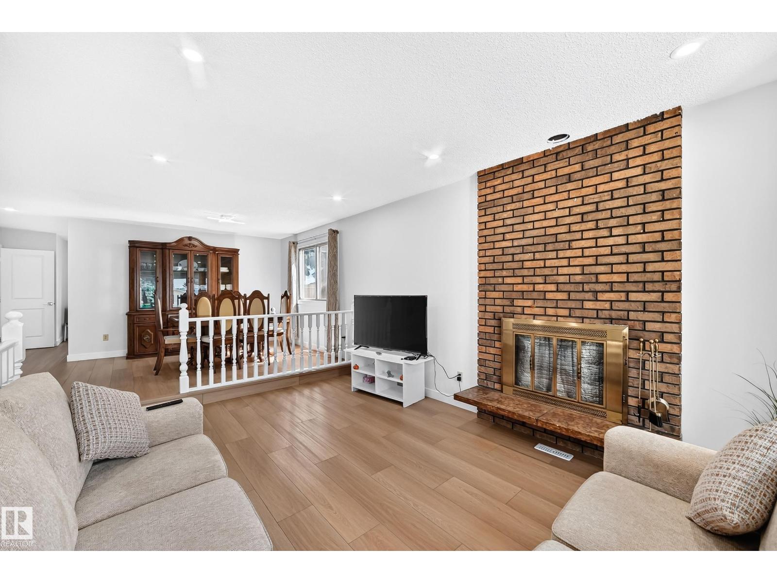 6208 11 Ave NW NW - 17