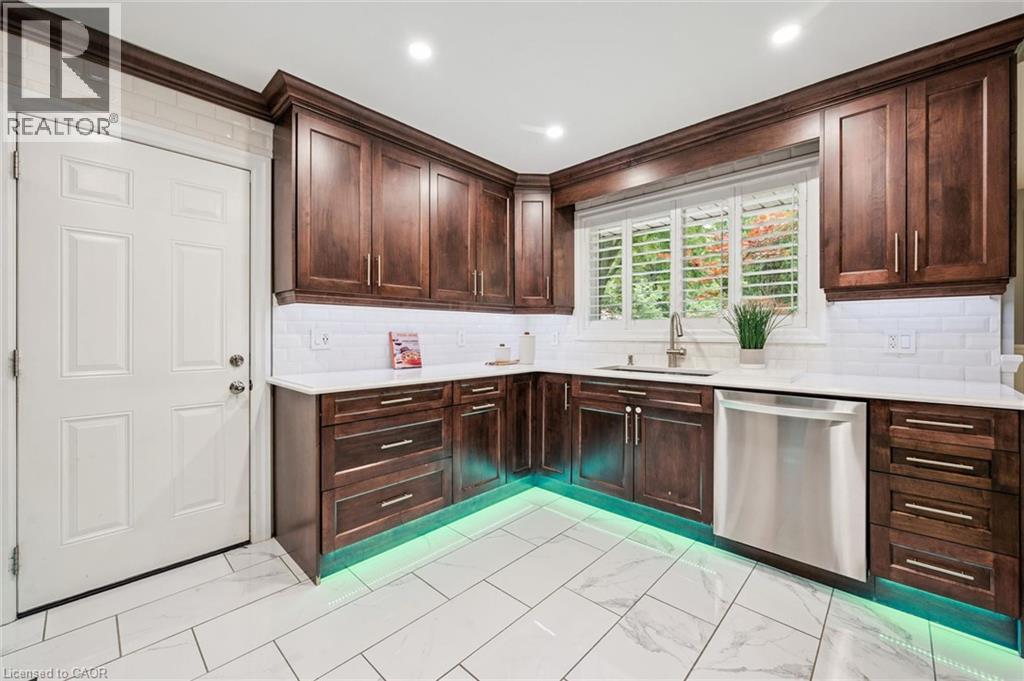 130 IROQUOIS Place - Image 16