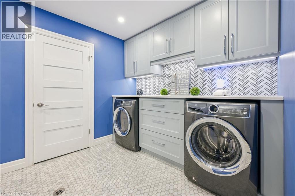 130 IROQUOIS Place - Image 34
