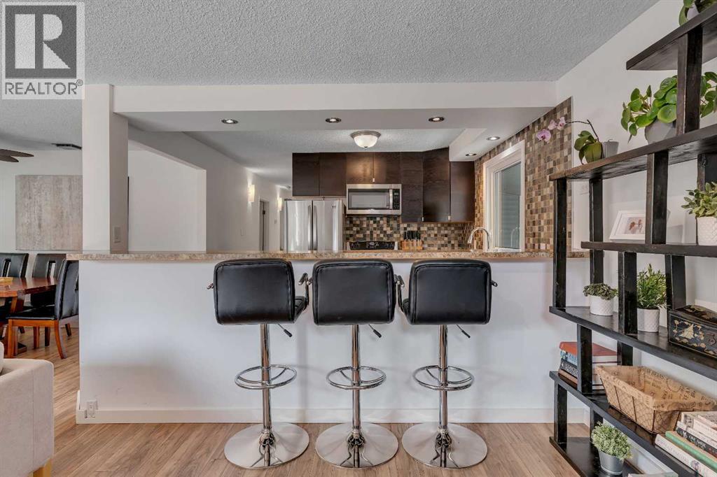 6608 Bowwood Drive NW, Bowness, Calgary photo 3