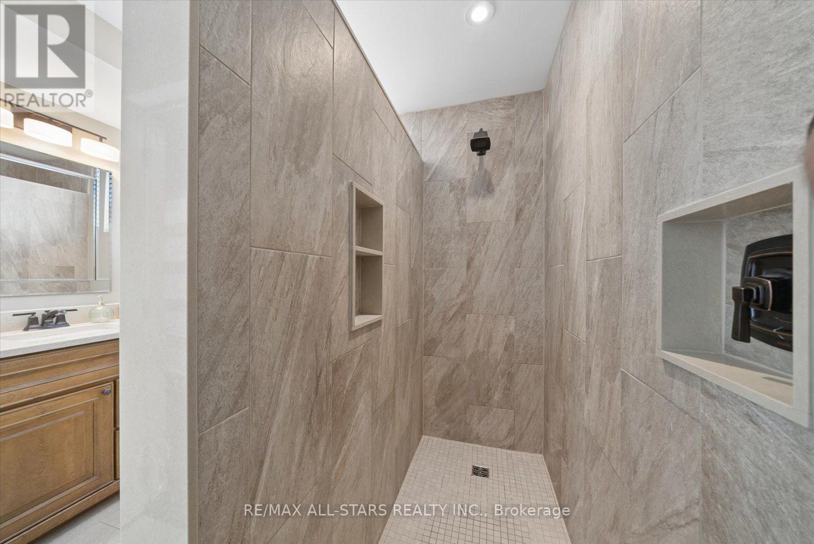 1008 METRO ROAD N - Image 35