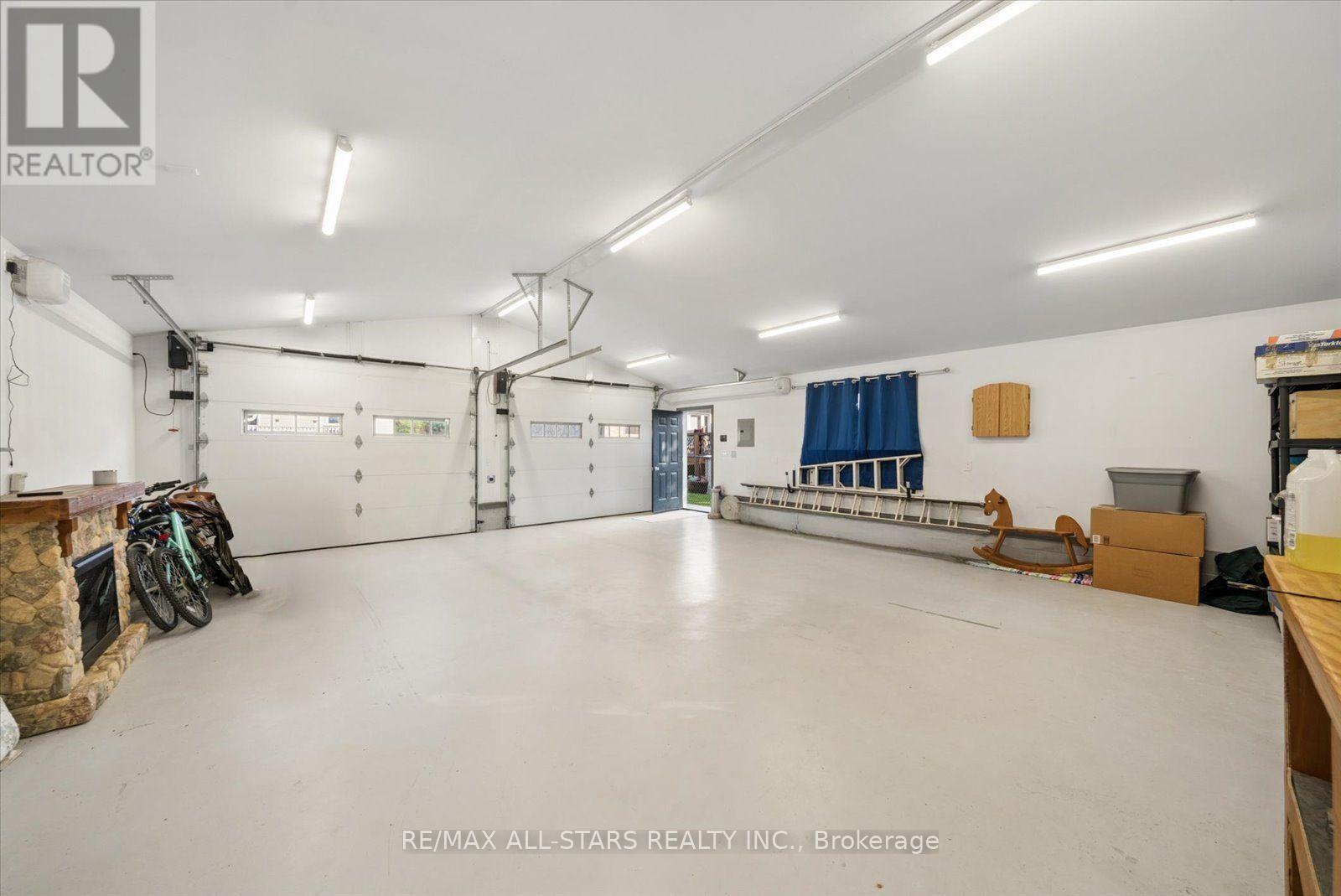 1008 METRO ROAD N - Image 37