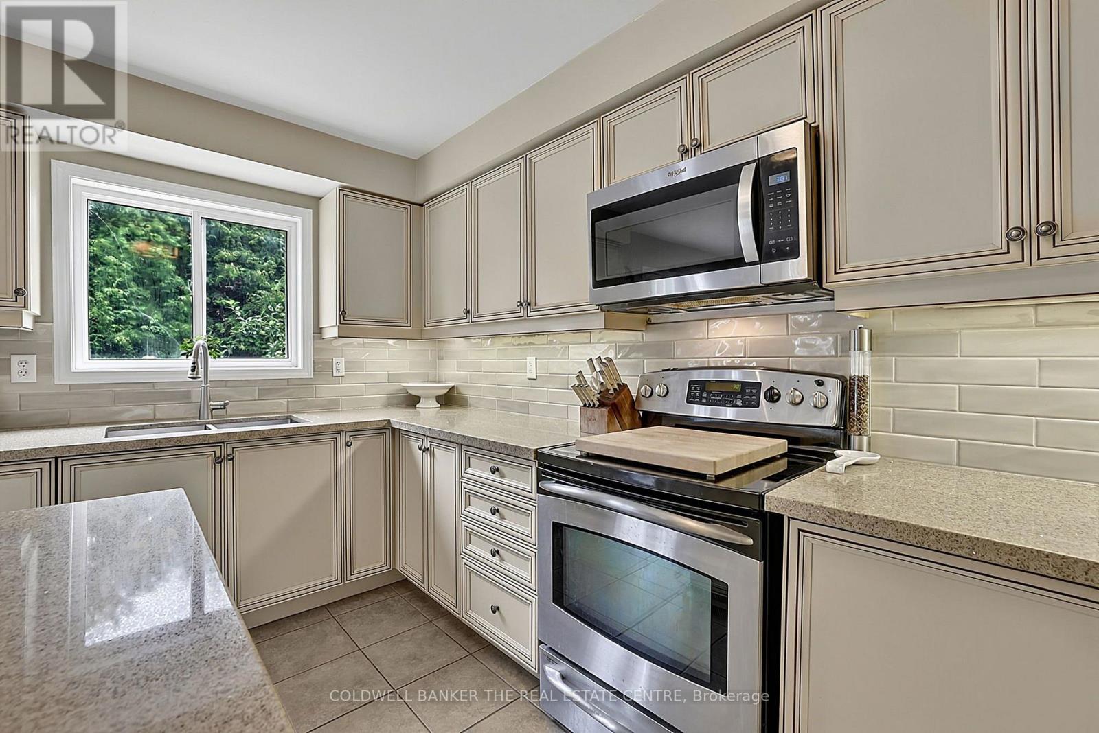126 DONALD STEWART CRESCENT - 18