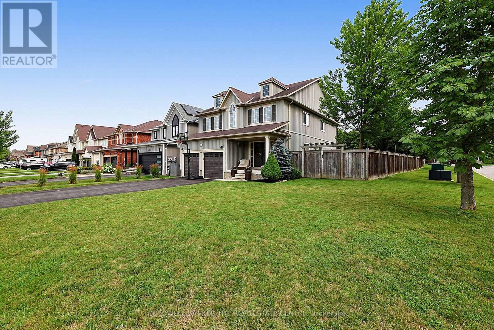 126 DONALD STEWART CRESCENT - 3