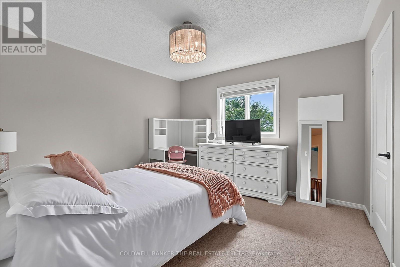 126 DONALD STEWART CRESCENT - 30